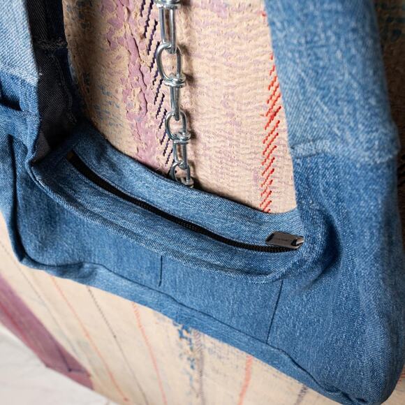 Custom upcycled carhartt shoulder bag - Picture 5 of 6